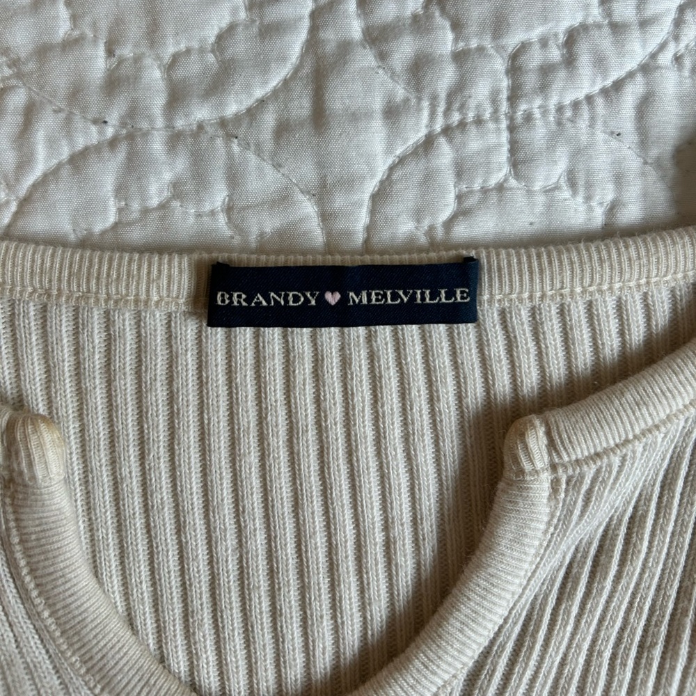 BRANDY MELVILLE: Cream Long sleeve